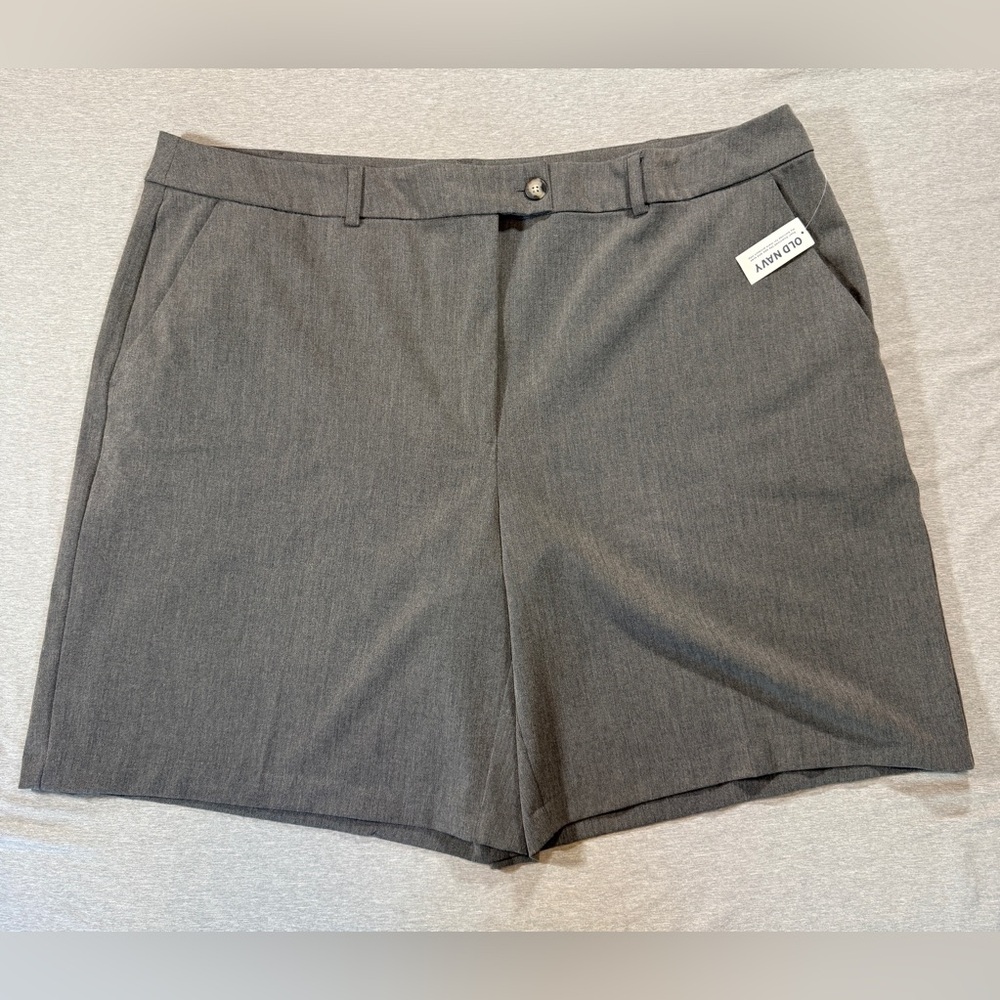 Old Navy Shorts Women’s size 22 NWT mid rise versatile and comfortable